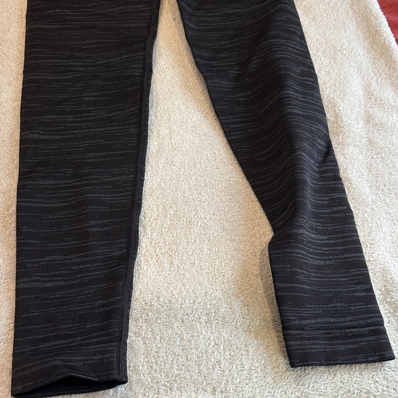 Gymshark Black Patterned Leggings size small ( small crack in logo) - Picture 7 of 10